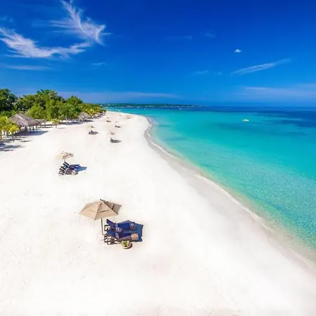 Beautiful 1-Bed Apartment In Negril Jamaica